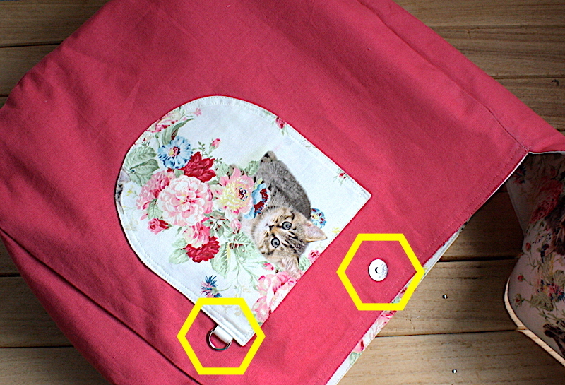 ★大容量 マチ付きショルダーバッグ「猫ローズ薔薇/vanilla/インクジェット」※表布に厚手接着芯貼付_Dカン、マグネットホックついています。