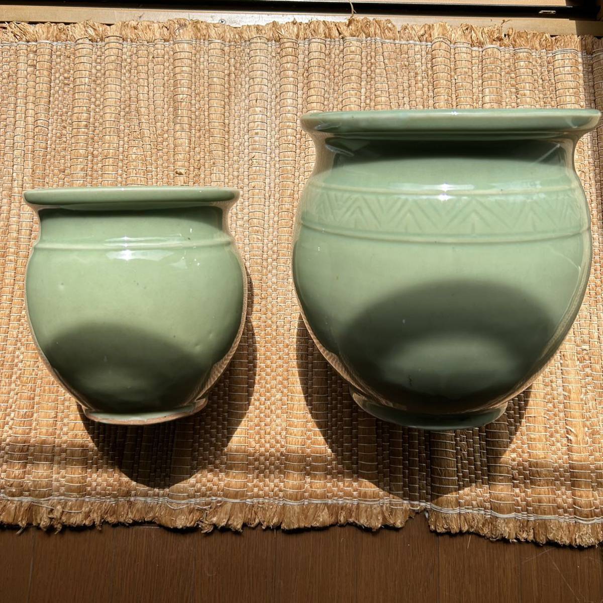 2個セット 緑釉 青白磁 浮き模様 鉢 青磁釉 陽刻 壺 鉢 水瓶 2個セット 緑釉 青白磁 浮き模様 鉢 青磁釉 陽刻 壺 鉢 水瓶