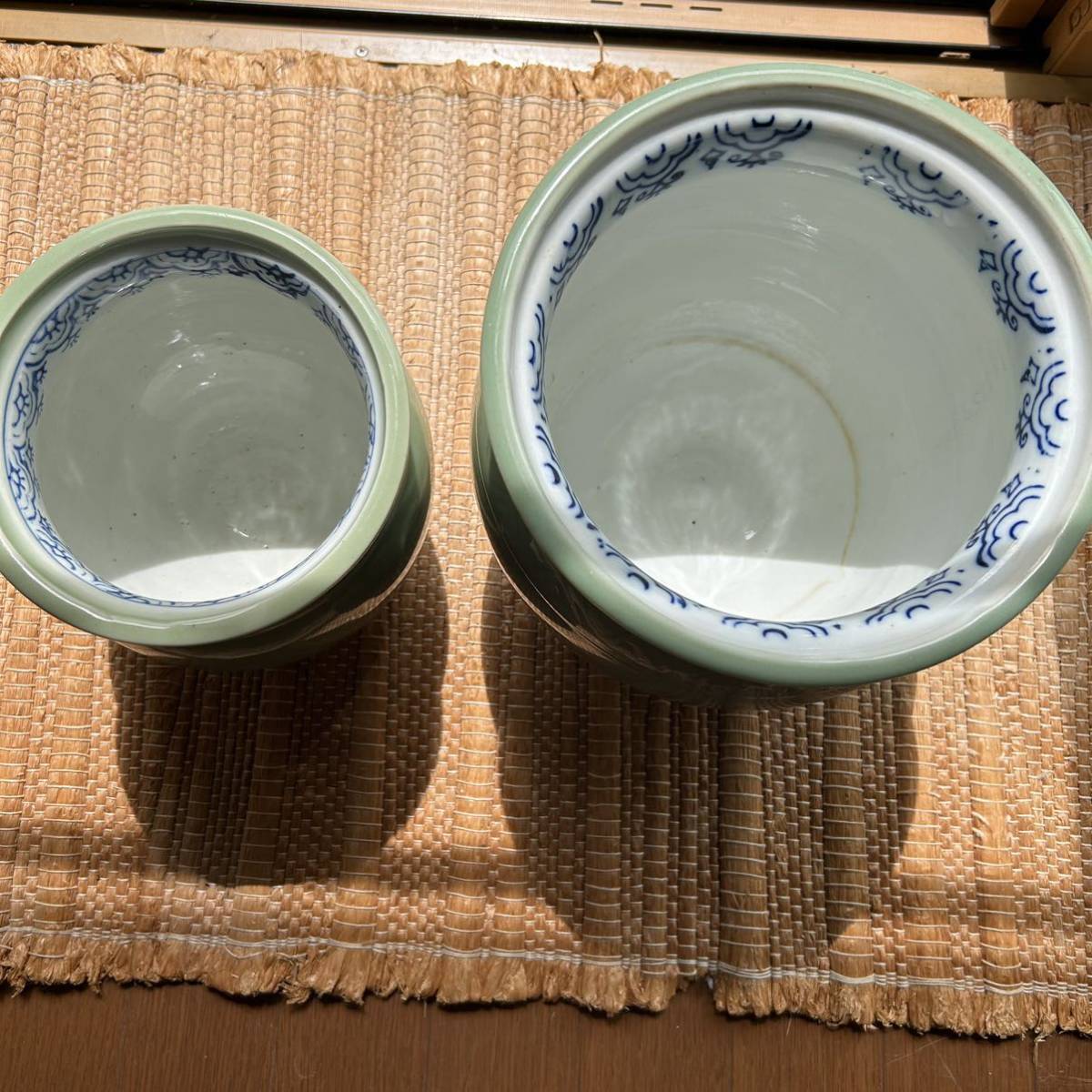 2個セット 緑釉 青白磁 浮き模様 鉢 青磁釉 陽刻 壺 鉢 水瓶 2個セット 緑釉 青白磁 浮き模様 鉢 青磁釉 陽刻 壺 鉢 水瓶