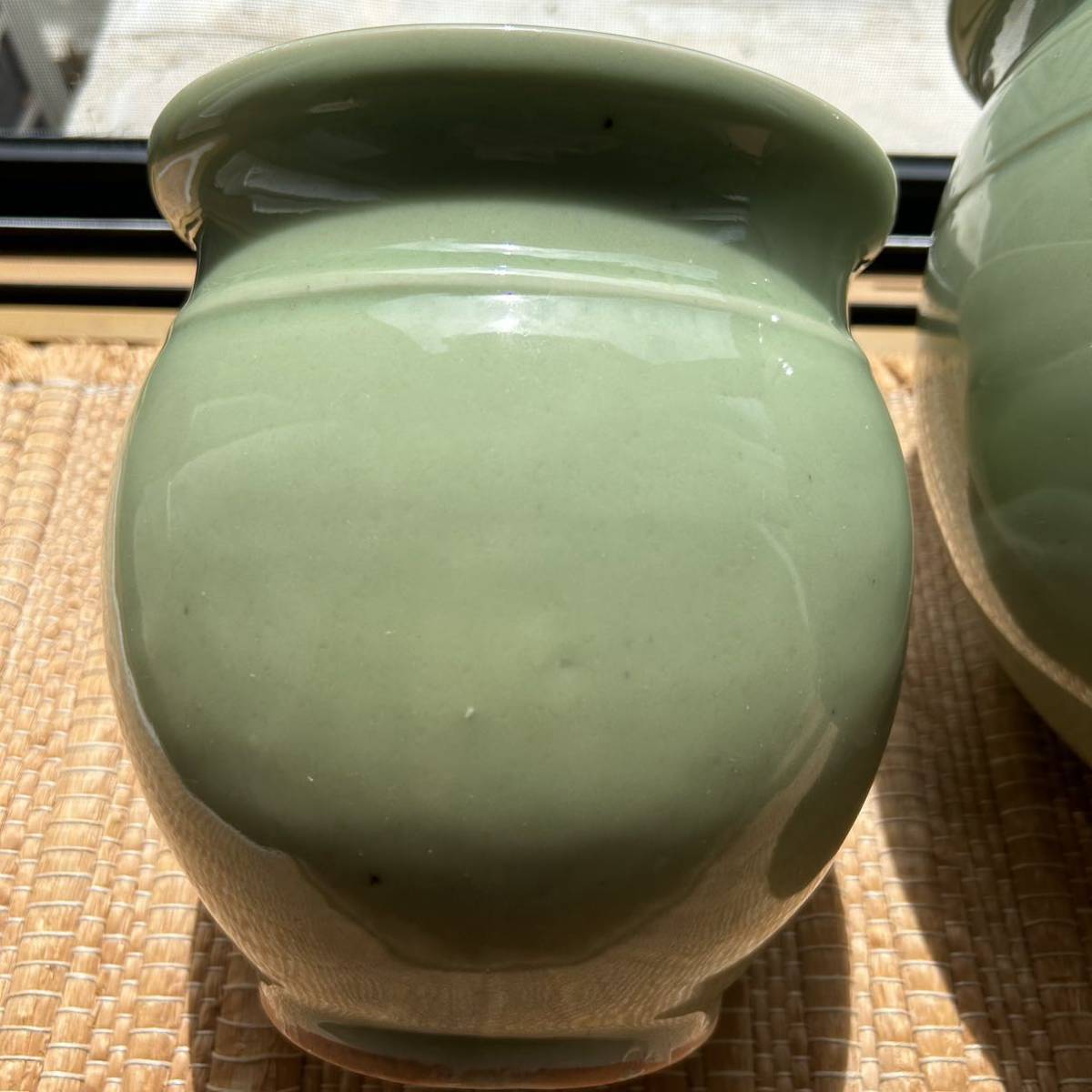 2個セット 緑釉 青白磁 浮き模様 鉢 青磁釉 陽刻 壺 鉢 水瓶 2個セット 緑釉 青白磁 浮き模様 鉢 青磁釉 陽刻 壺 鉢 水瓶