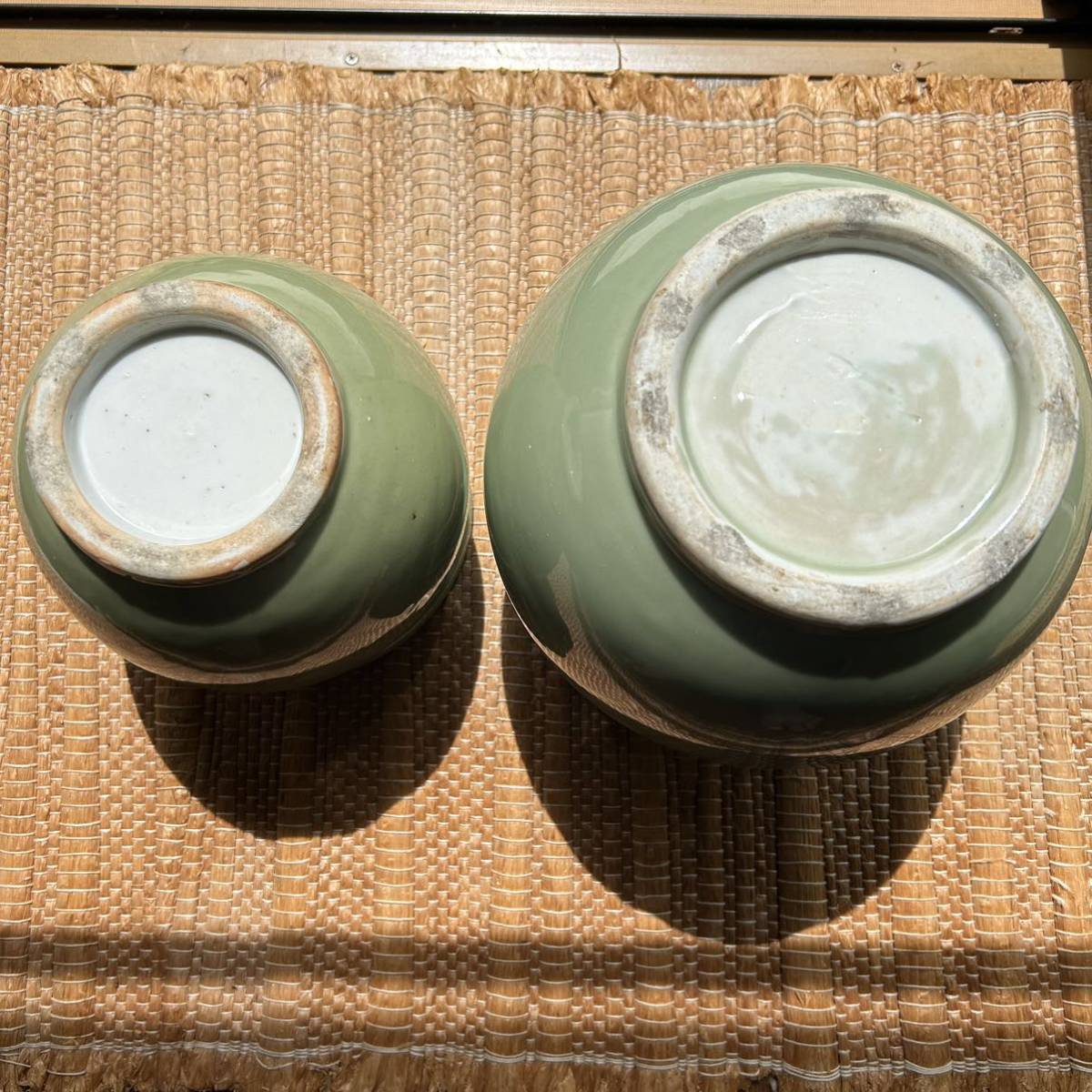2個セット 緑釉 青白磁 浮き模様 鉢 青磁釉 陽刻 壺 鉢 水瓶 2個セット 緑釉 青白磁 浮き模様 鉢 青磁釉 陽刻 壺 鉢 水瓶