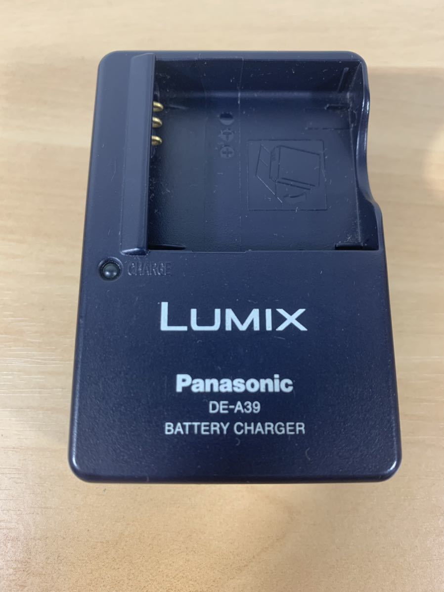 ◆動作未確認◆ Panasonic パナソニック LUMIX ルミックス DE-A39 バッテリーチャージャー 充電器 デジタルカメラ 純正品_画像1