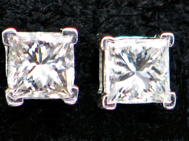 【宝石屋本舗】計0.40ct 良質天然ダイヤモンド プリンセスカットK18WG ピアスの画像1