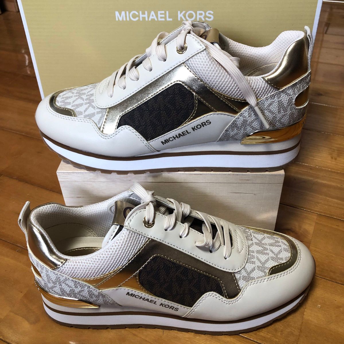 マイケルコース【MICHAEL KORS】スニーカー 8M (25cm)「箱入り マイケルコース【MICHAEL KORS】スニーカー 8M (25cm)「箱入り
