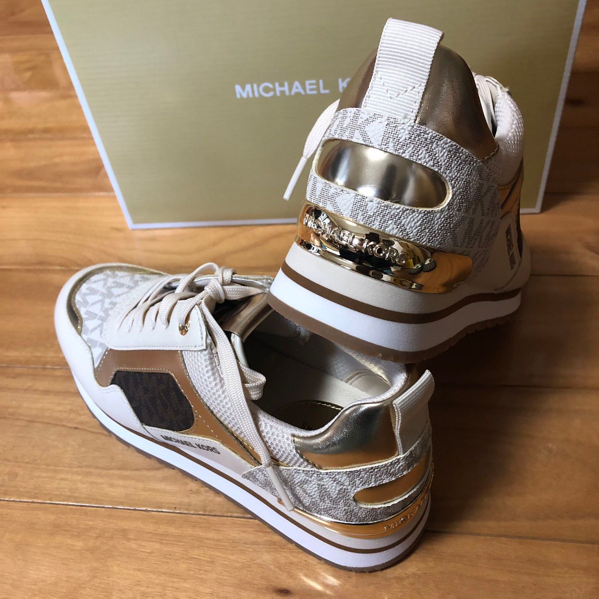 マイケルコース【MICHAEL KORS】スニーカー 8M (25cm)「箱入り マイケルコース【MICHAEL KORS】スニーカー 8M (25cm)「箱入り