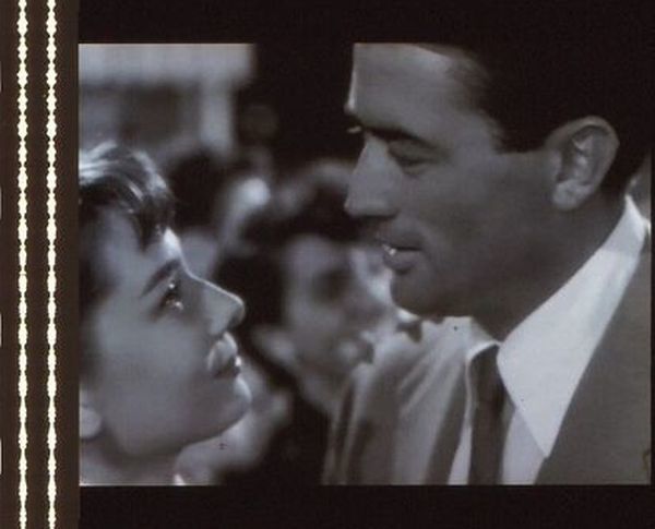 ローマの休日 35mm映画フィルム オードリーヘプバーン グレゴリーペック エディアルバート ウィリアムワイラー ★ROMAN HOLIDAY 連続５コマの画像1