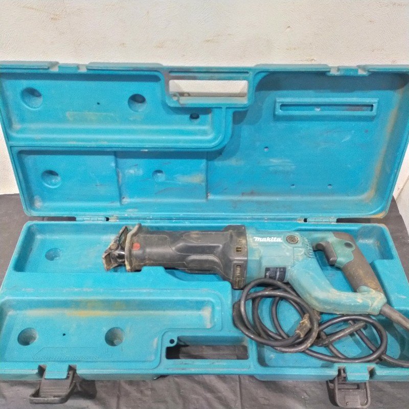 売れ筋】 ☆ 中古使用品 マキタ セーバーソー makita ☆ ケース付