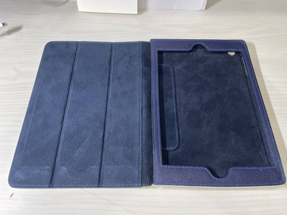 美品 LEXUS Collection iPad mini ケース (本革製) ホワイト/ネイビー_画像3