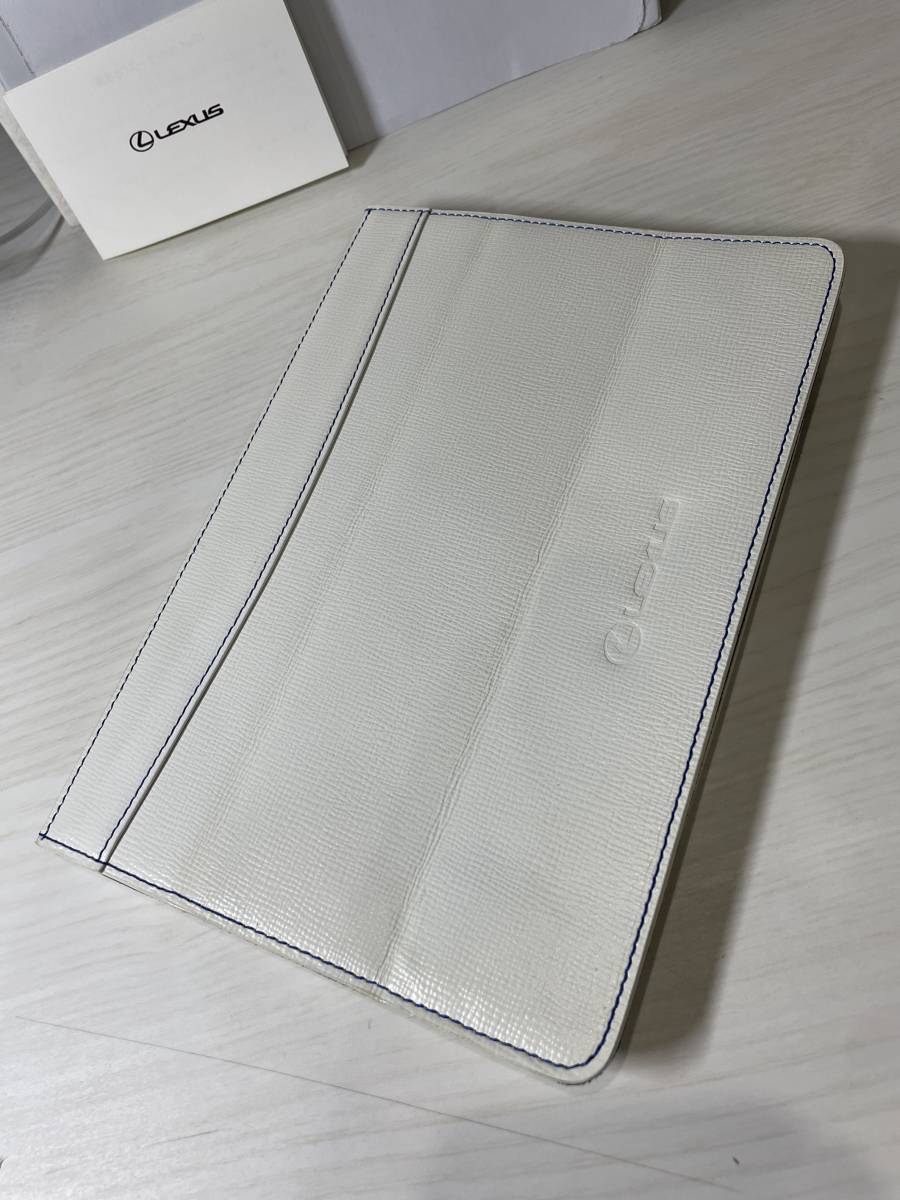 美品 LEXUS Collection iPad mini ケース (本革製) ホワイト/ネイビー_画像2