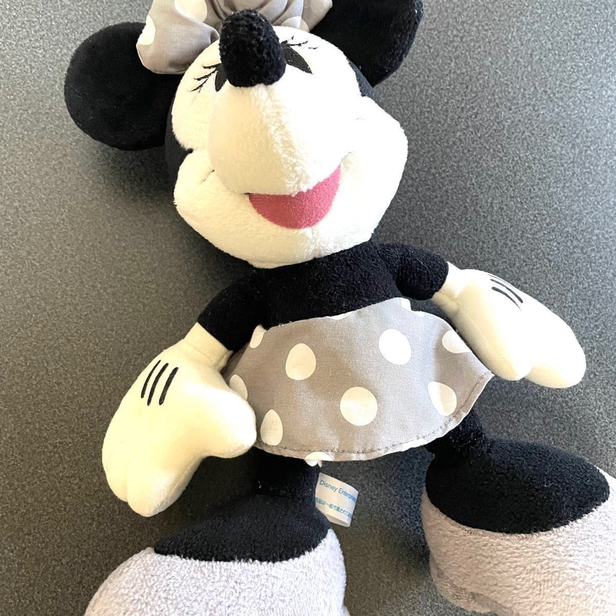 Disney ミニー ぬいぐるみ 35cm モノクロ グレー×ブラック Disney ミニー ぬいぐるみ 35cm モノクロ グレー×ブラック