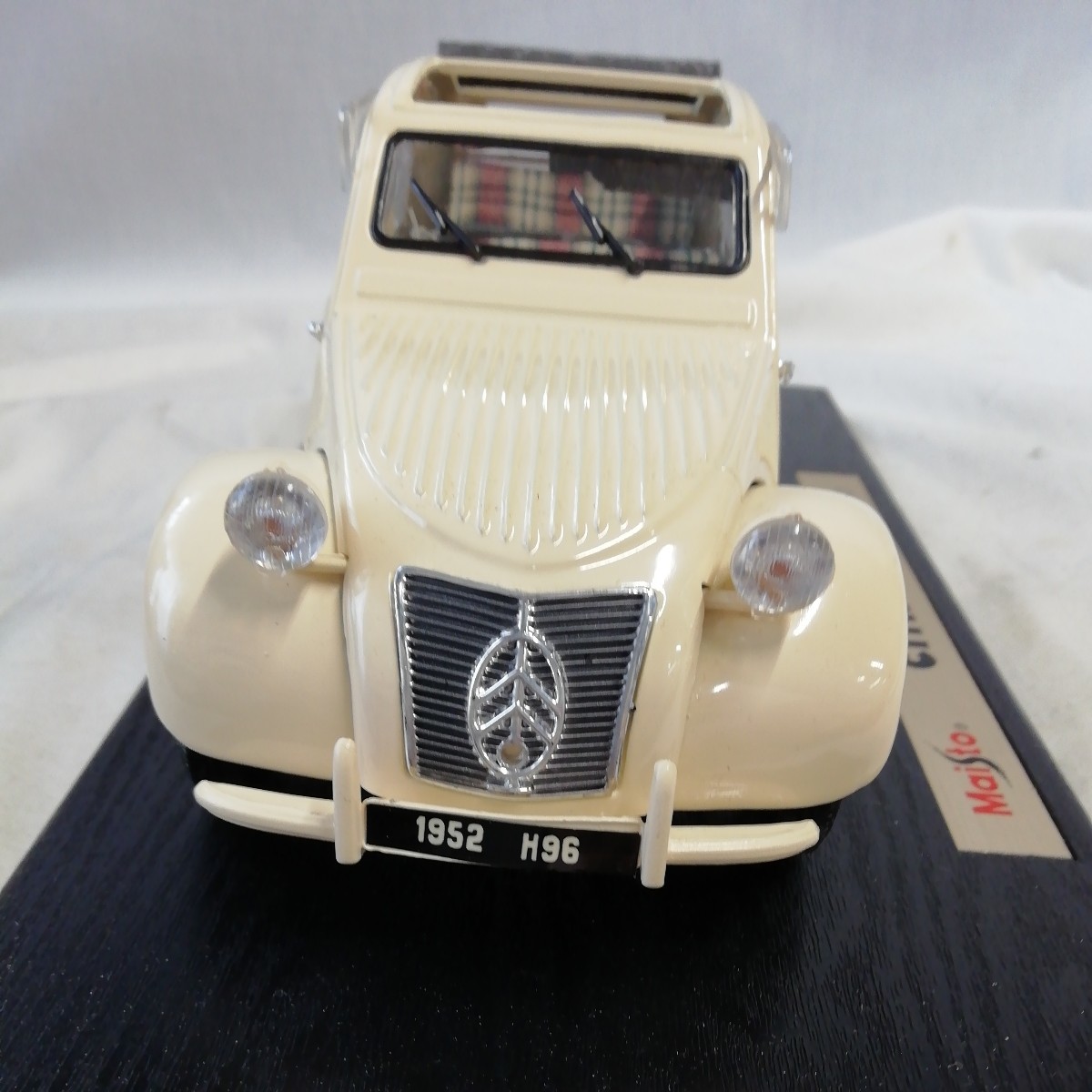 g_t　J228　Maisto　マイスト　1/18　ミニカー　シトロエン2CV　1952　中古_画像5