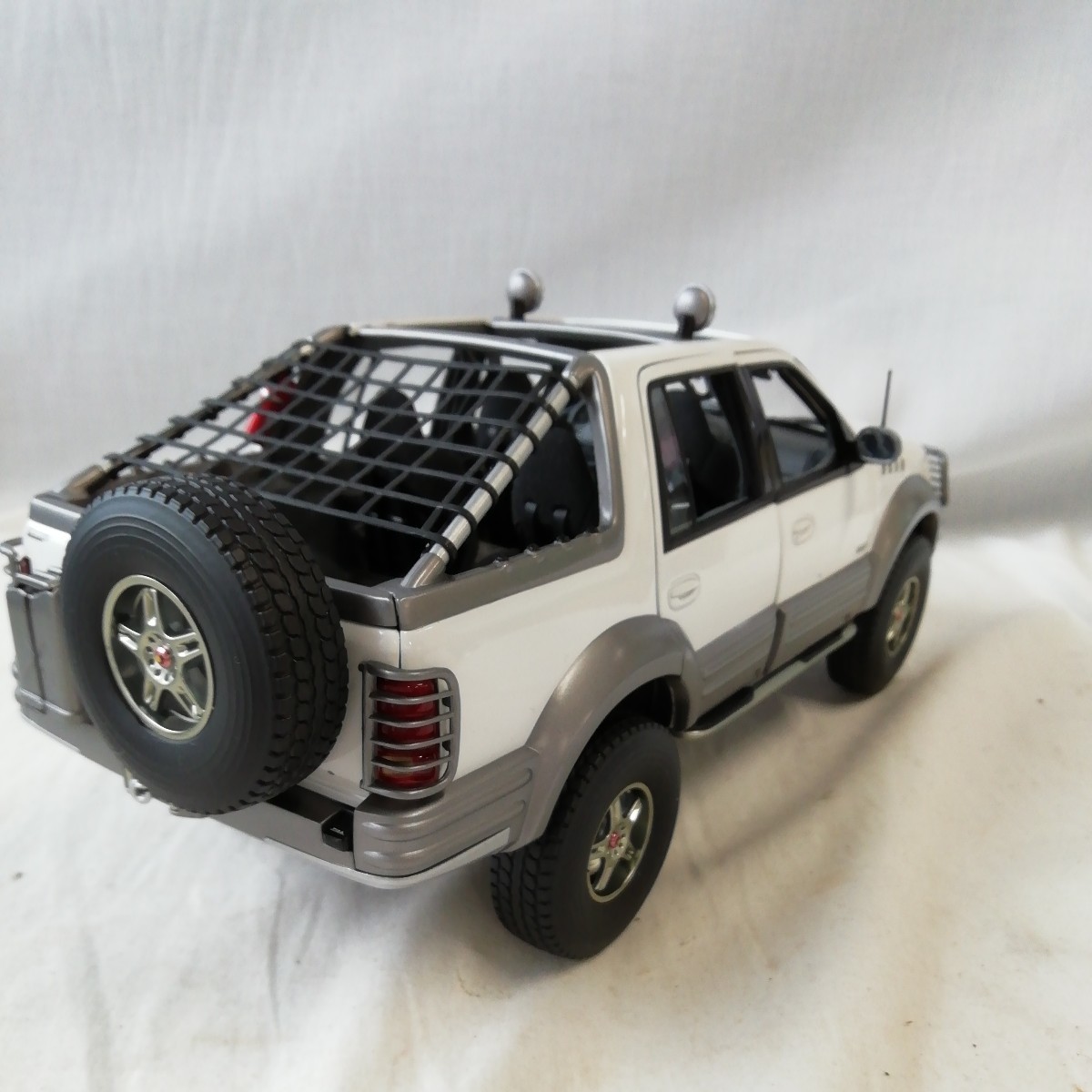 g_t　J901　オートアート　1/18　フォード　ヒマラヤ　エクスペディション　Ford　himalaya　AUTOart　ミニカー　中古_画像3