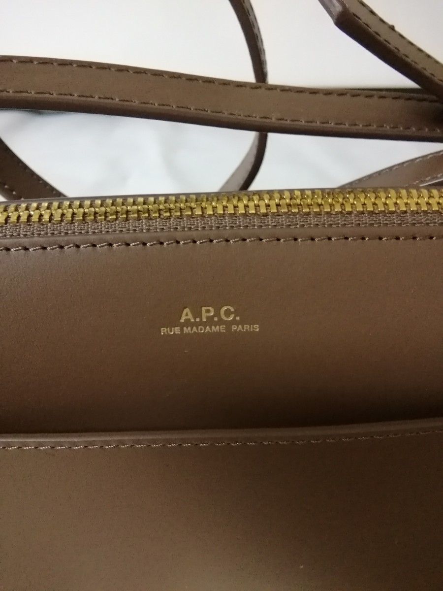 新品同様未使用。A.P.C. SAC ELLA ミニ 20 ショルダーバッグ