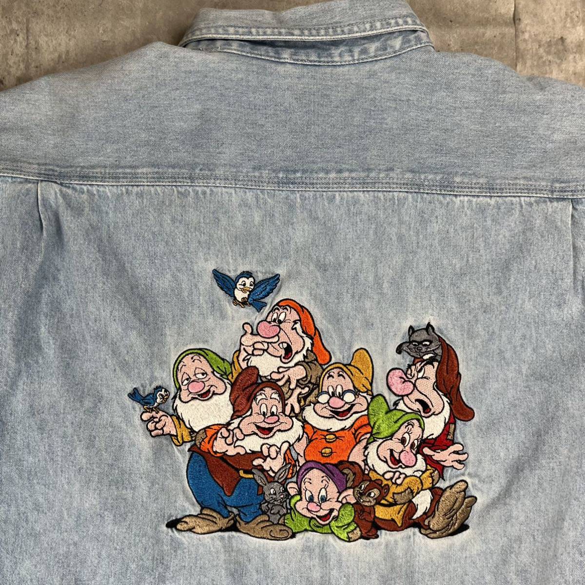 希少 ディズニー 白雪姫 7人の小人 刺繍 デニムシャツ 90s 1288 希少 ディズニー 白雪姫 7人の小人 刺繍 デニムシャツ 90s 1288