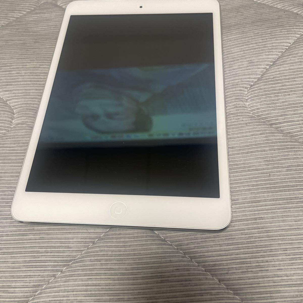 NO.4 美品iPad mini Wi-Fi 16GB ホワイト&シルバー MD531J/A 本体　Apple 送料無料　③_画像1