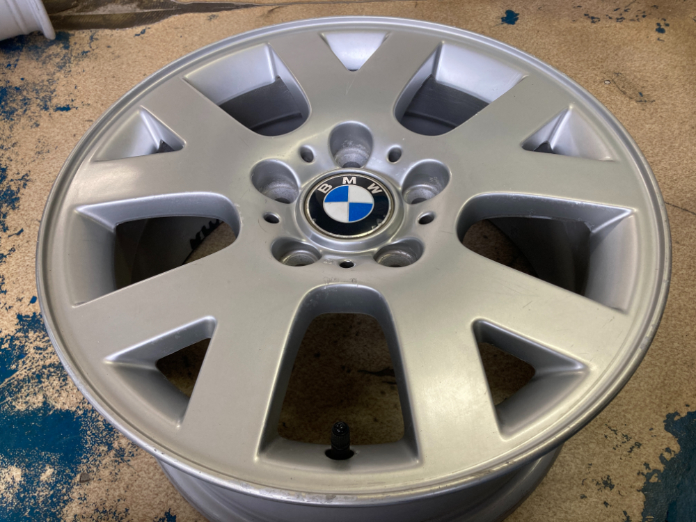 1点も出品されてないモデル レア?★BMW純正 16X7.0J+47 +47 5/120 ハブ72.6 きれいに洗浄済み!!4本SET★_画像4