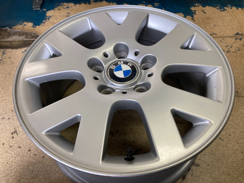 1点も出品されてないモデル レア?★BMW純正 16X7.0J+47 +47 5/120 ハブ72.6 きれいに洗浄済み!!4本SET★_画像5