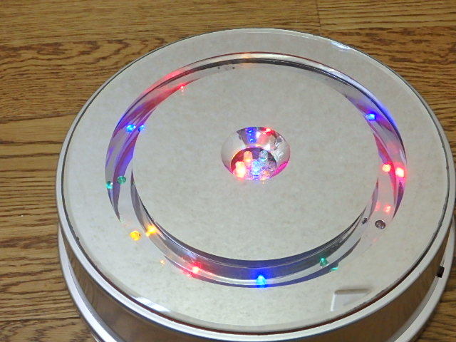 sy309y LED 光る台座 ターンテーブル 回転台 直径約21㎝ 電動 360度回転台 LEDライト ディスプレイ用 オブジェ 展示台 円形 長期保管品 ⑥_画像1