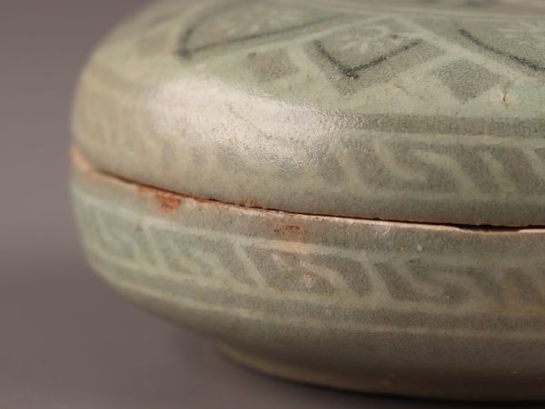 古美術 朝鮮古陶磁器 高麗青磁 白黒象嵌 香合 時代物 極上品 初だし品 C1583_画像7