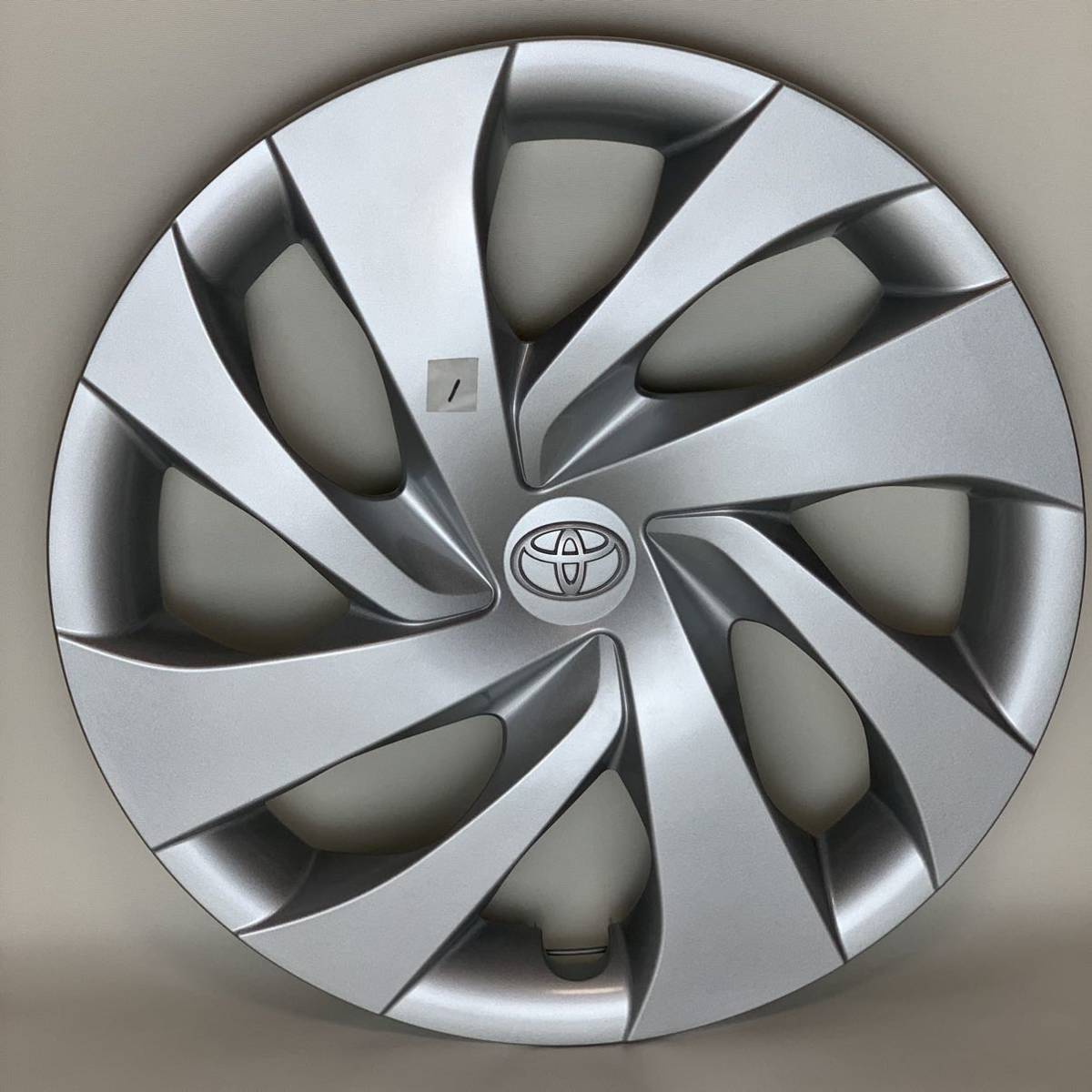 新車外し トヨタ 純正 ホイールキャップ 14インチ アクア ヤリス