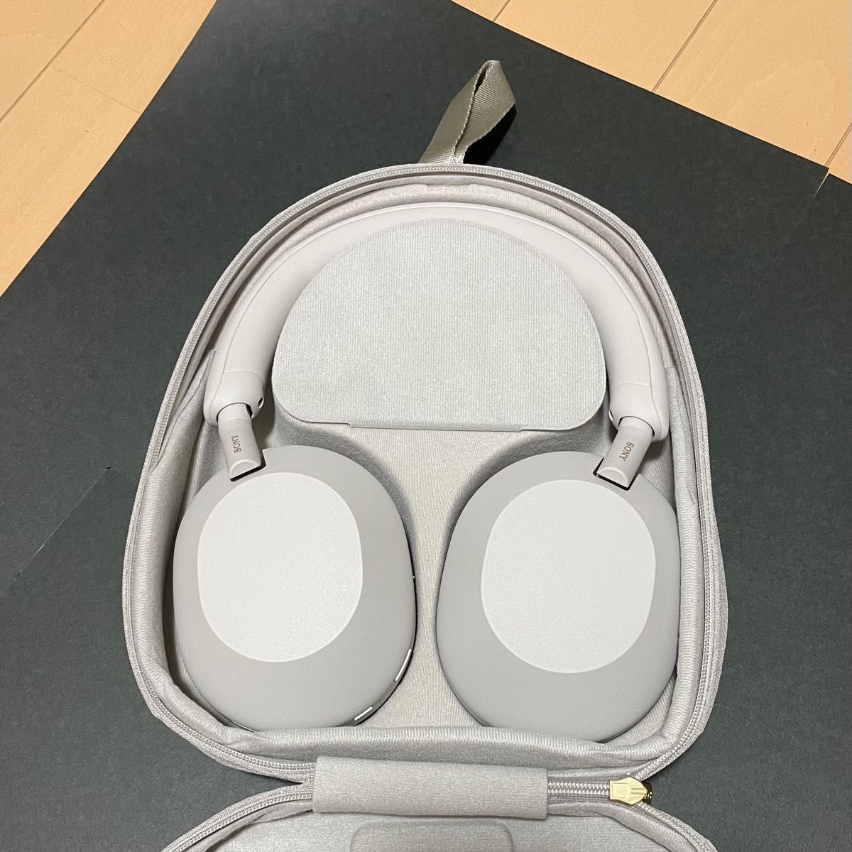 美品】 SONY WH-1000XM5(S) SILVER｜Yahoo!フリマ（旧PayPayフリマ）