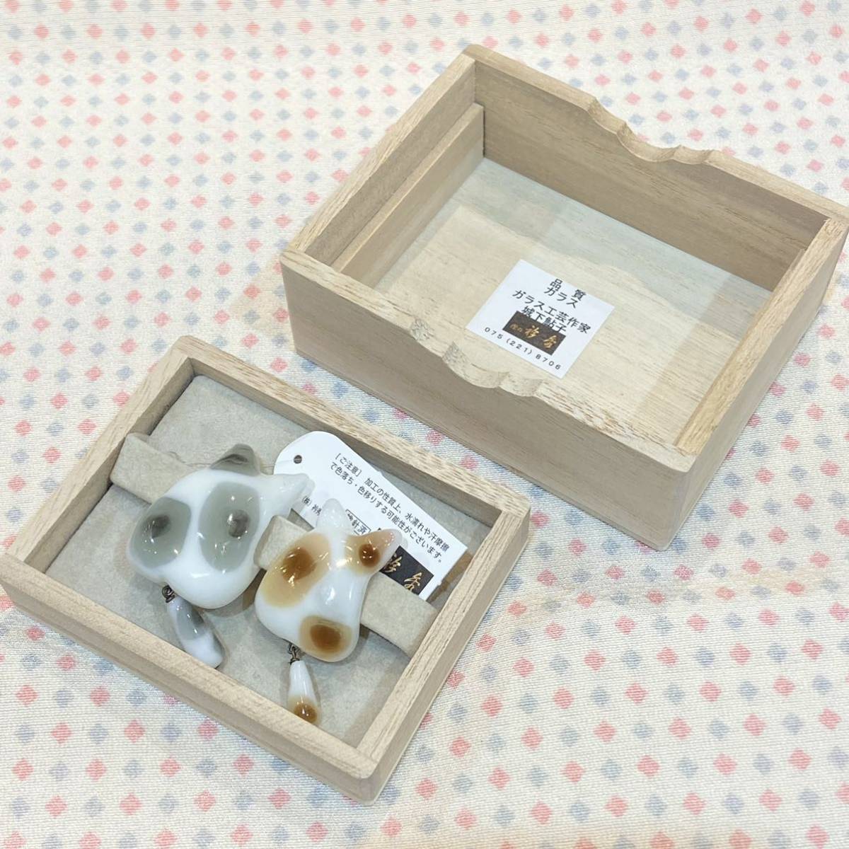 帯留め 帯飾り トンボ玉作家 城下鮎子さん 親子ネコ ガラス工芸品 単品