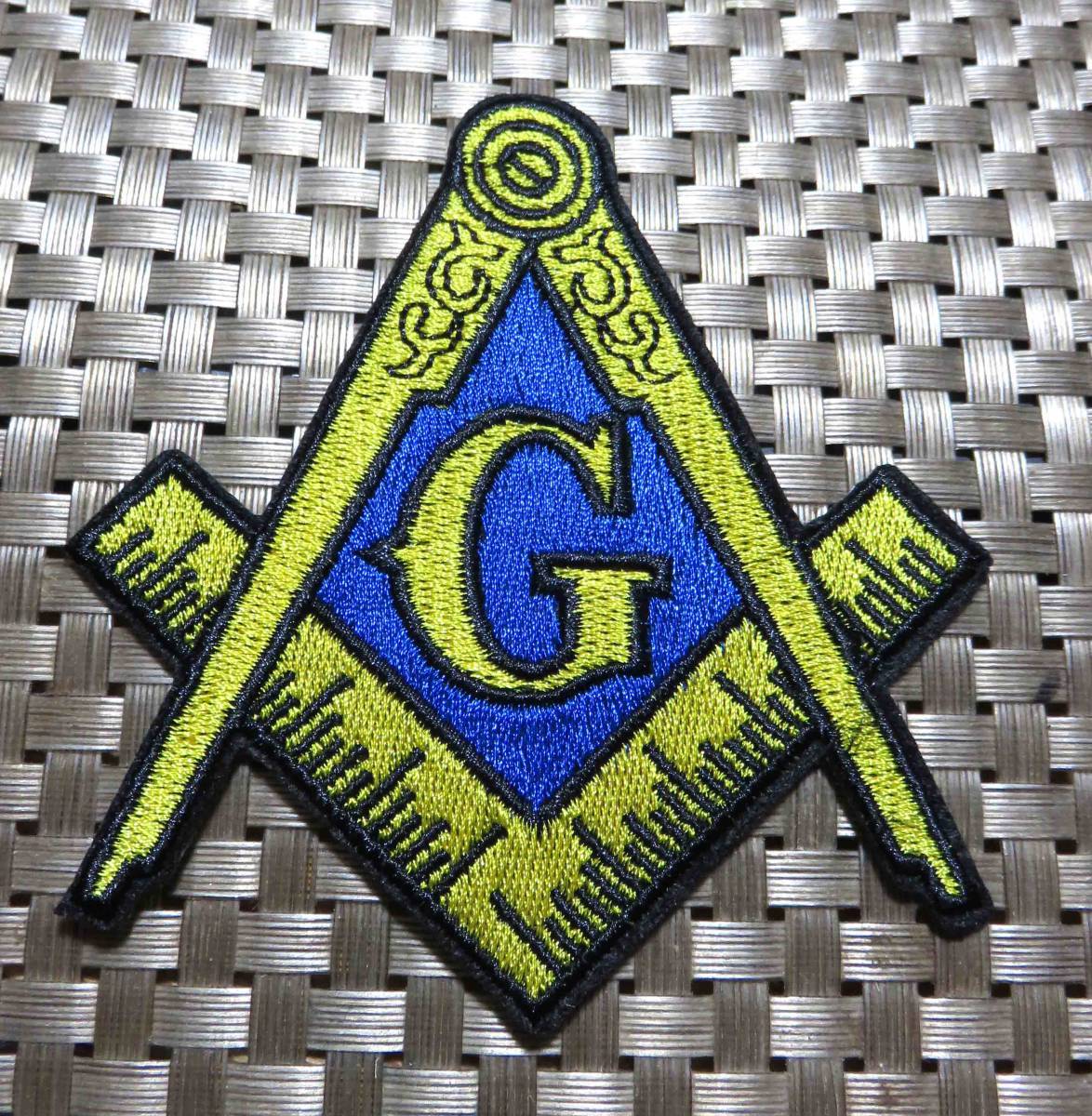 LR青黄G　◆新品　フリーメイソン Freemasonry刺繍ワッペン（パッチ）◆コンパス　定規◇◎映画　ムービー　アニメ　音楽　ミュージック