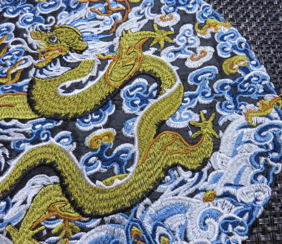 特大■『金波昔金龍特殊円状』 ■圧着■ 新品■DRAGONゴールデンドラゴン刺繍ワッペン◆激シブ◇アート 芸術 美術 ■【DIY 洋服リメイク】_画像3