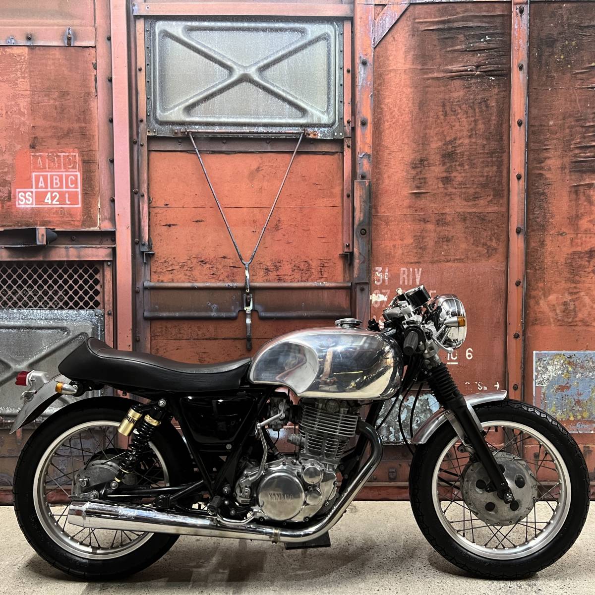 フルカスタム！ 英国カフェスタイル！ BASタイプ アルミタンク SR400 検: ノートン AJS トライアンフ CB400SS W CB400TT zxcv22047_画像10