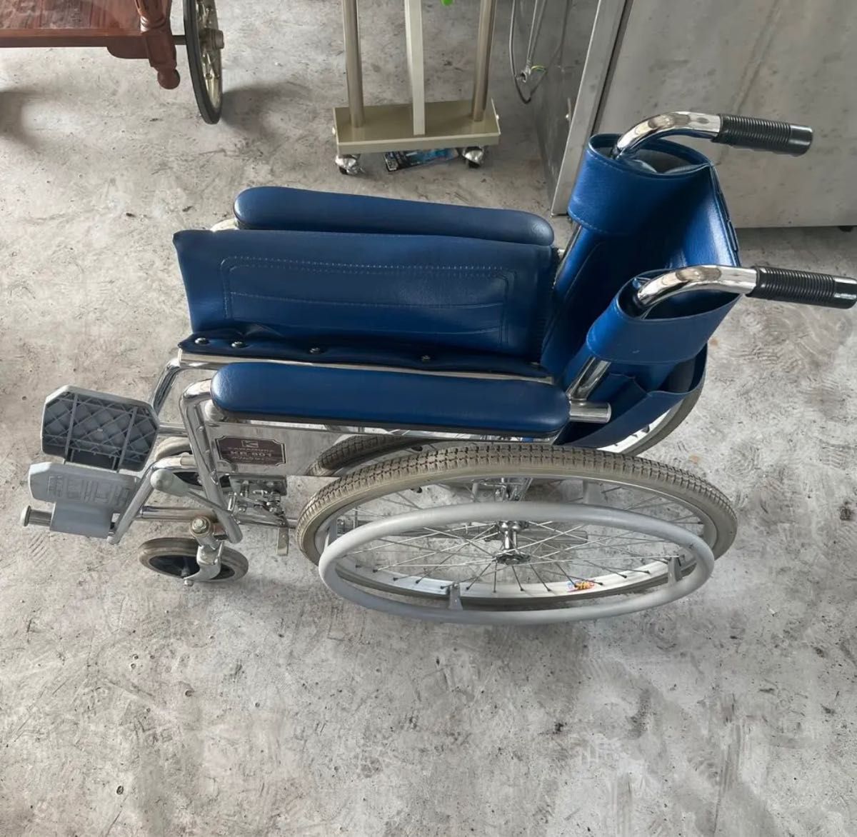 カワムラサイクル】スチール製自走用車いす KR801 座幅42 車椅子-