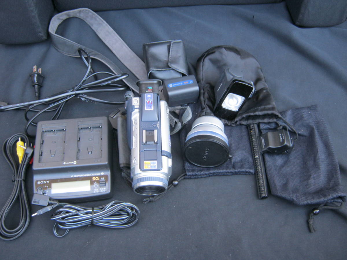録画再生確認済み】　ソニー Sony Digital Handycam DCR-TRV30 付属品多数 ビデオカメラ
