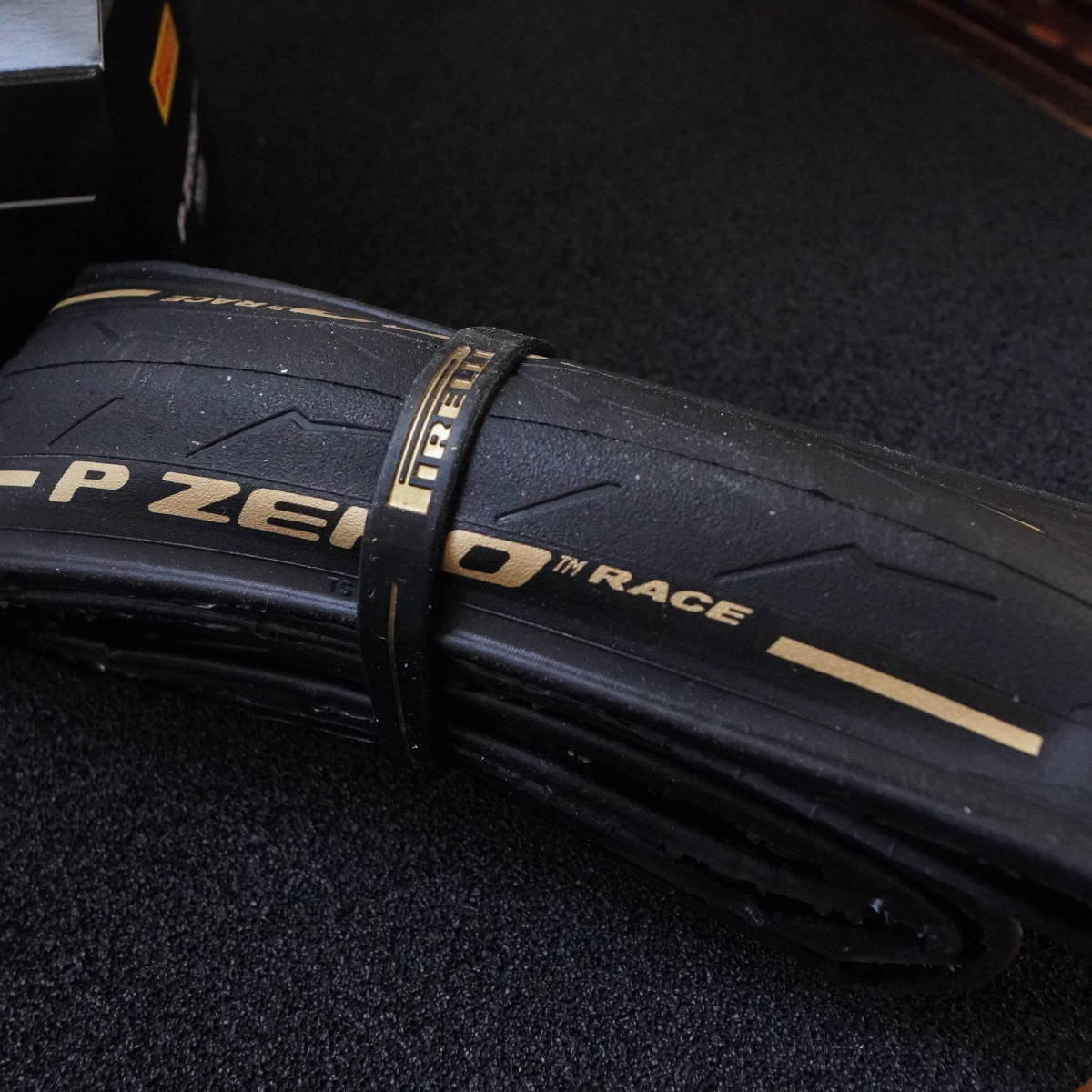 P ZERO RACE（ピーゼロレース）クリンチャー カラーエディション 700×28C 2本セット　カラー：ゴールド　件/ピレリ150周年限定