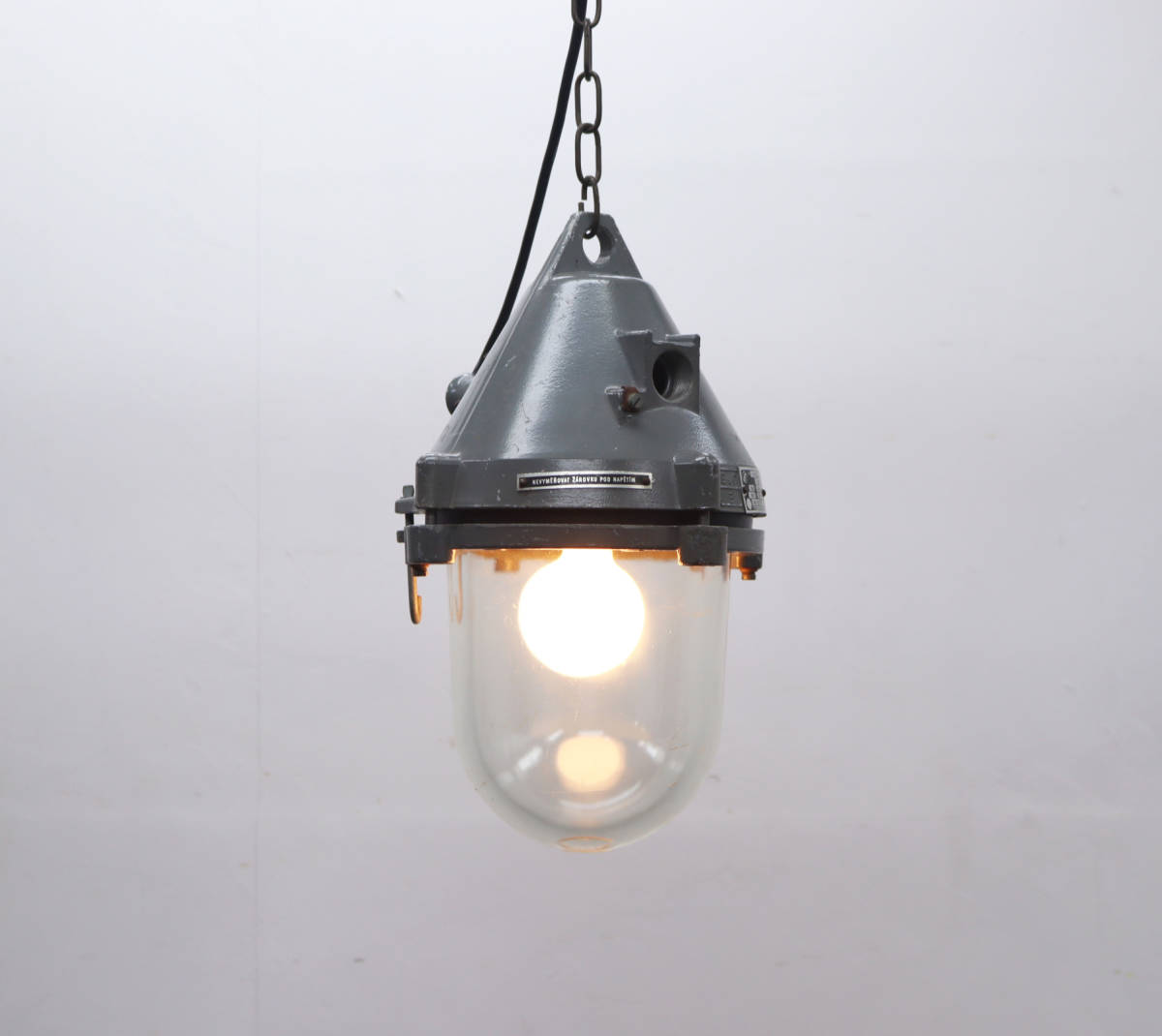 ◆チェコ製 ヴィンテージ ペンダントランプ ライト 吊り照明 ファクトリーランプ ガラスドーム インダストリアル/アンティーク/NCT07043◆