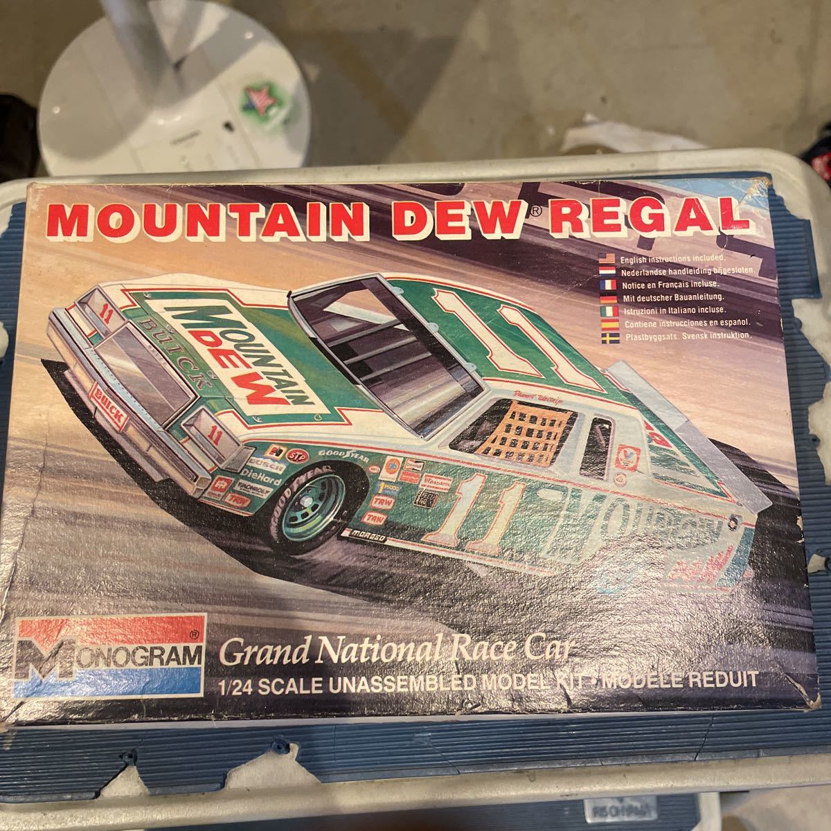 モノグラム　1/24 ビュイック　ナスカー　MOUNTAIN DEW REGAL アンティーク_画像1