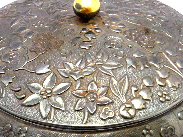 新品大特価 ヤフオク! - 銀製 草花文 三足 蓋物 王智恵 SILVER99% 刻印 ... 最新の激安