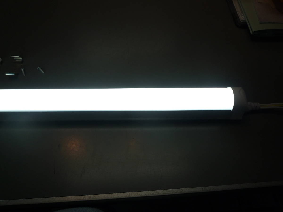 ２０W型LED　１２V～３０V DC　色温度昼白色　５０００K　９W　明るさ１０００Lm_画像2