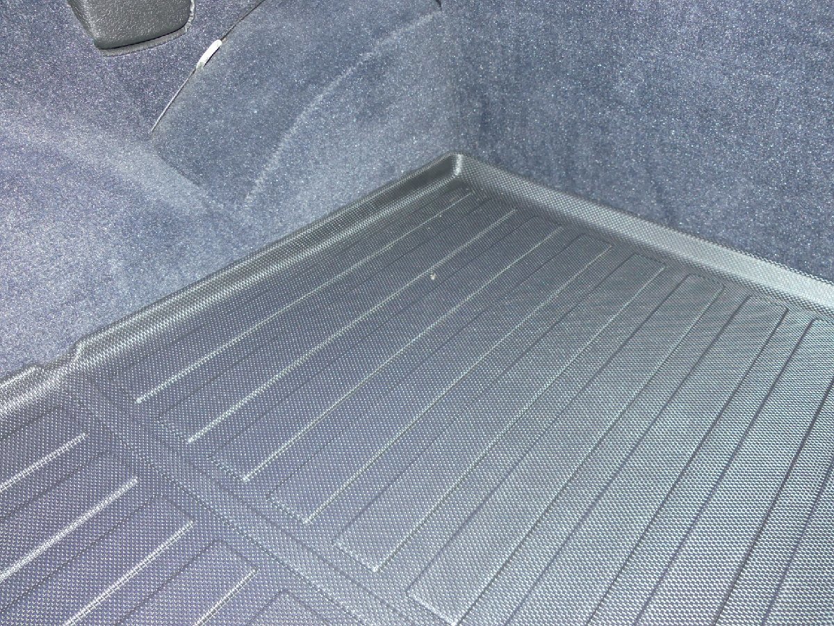  new goods Volvo 240 3D cargo mat TPE material water-repellent . is dirty 