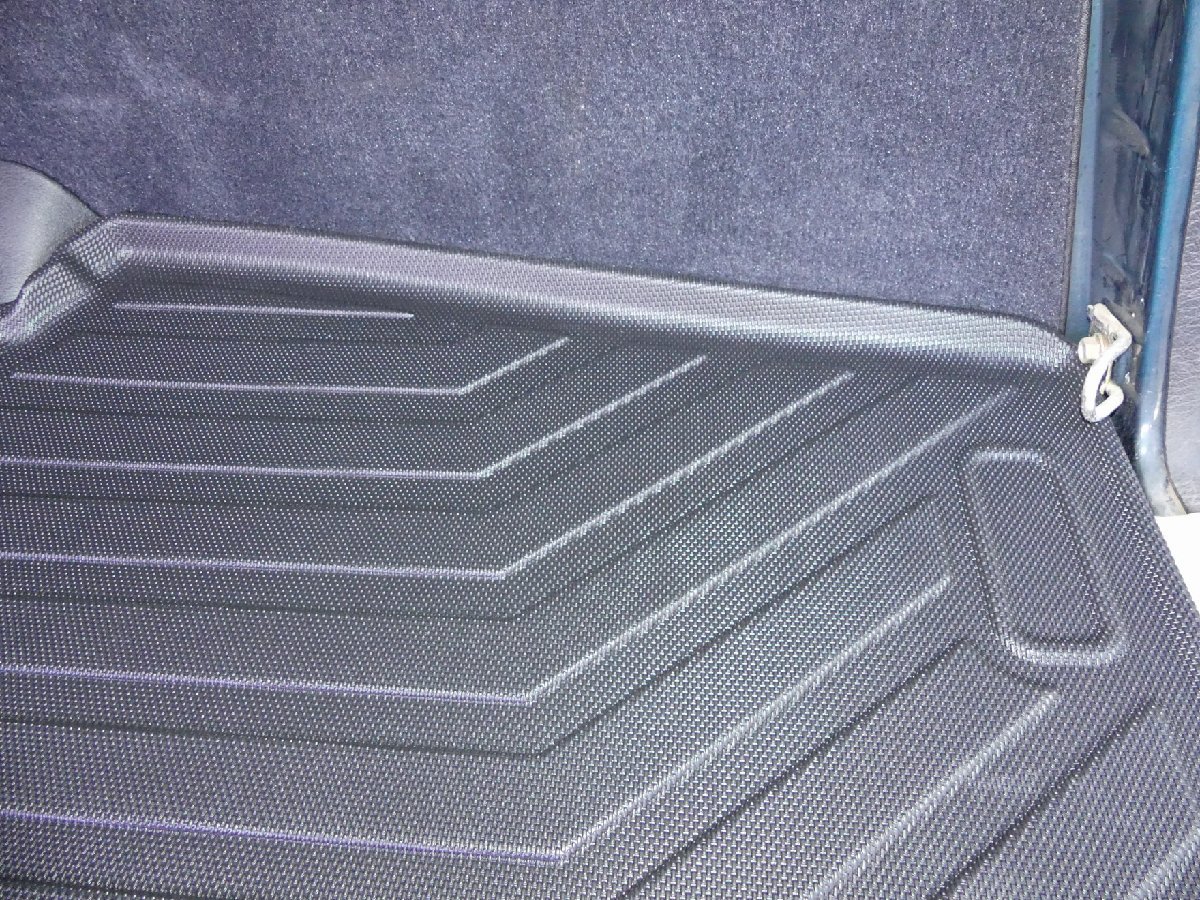  new goods Volvo 240 3D cargo mat TPE material water-repellent . is dirty 