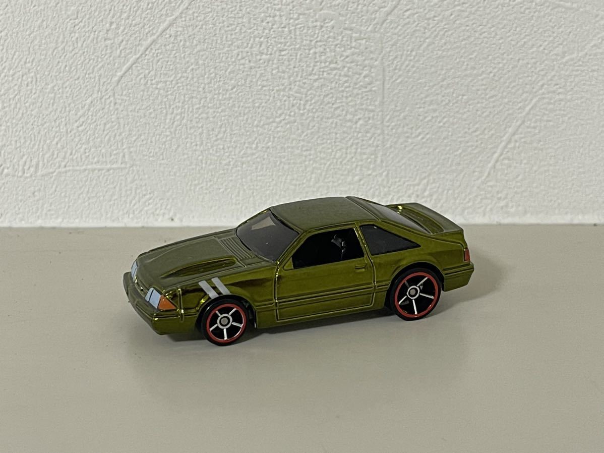 HOT WHEELS ホットウィール MODERN CLASSICS モダンクラシックス '92 Ford Mustang フォード マスタング ゴールド
