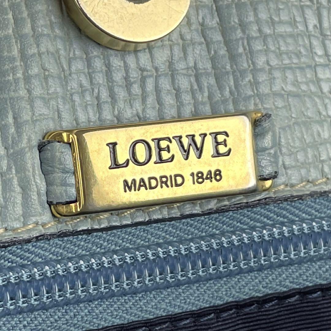 美品●LOEWE ロエベ トートバッグ 肩掛け ワンショルダー ロゴ型押し ゴールド金具 シボ革 レザー 水色系 フォーマル A4収納可能 男女兼用_画像8