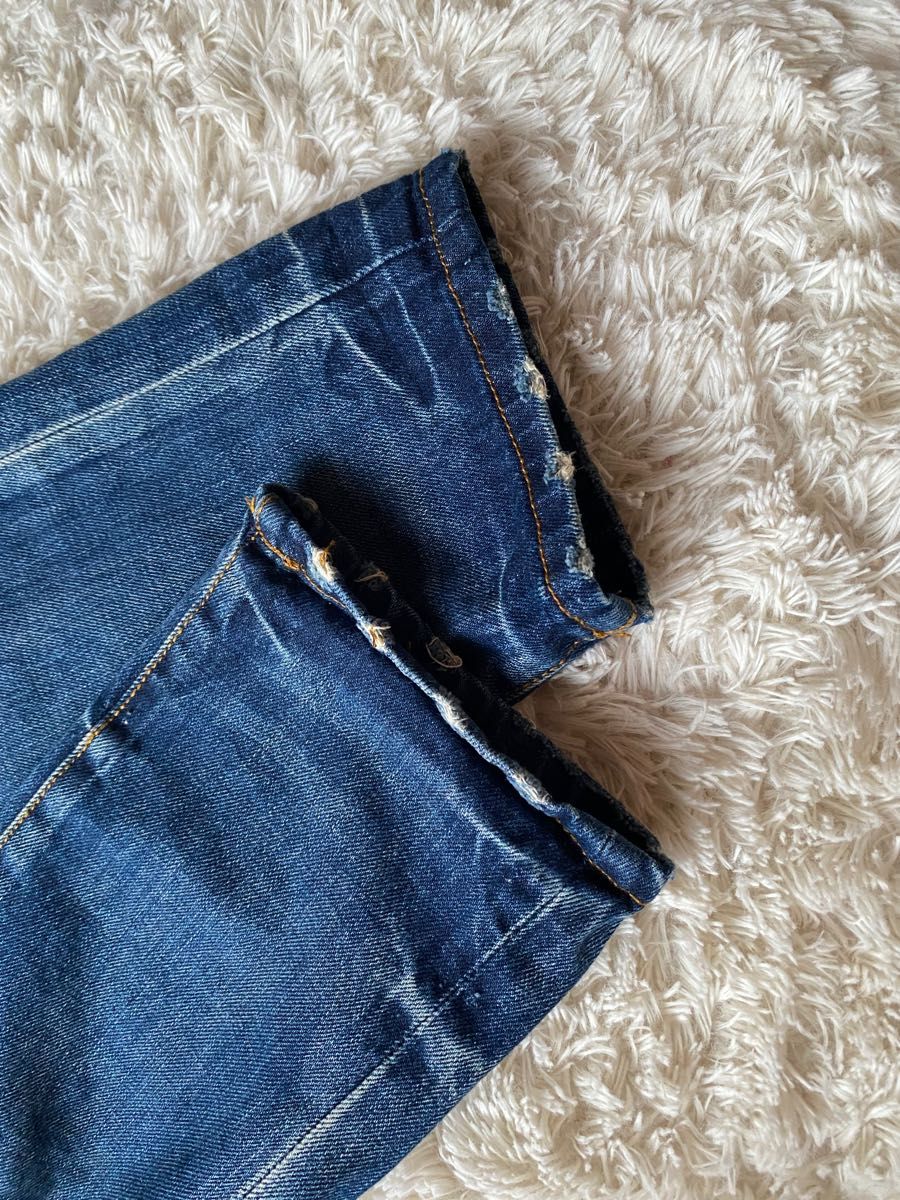 デニムパンツ　ZARA ダメージデニム　おしゃれ　デニム　ビンテージ　クラッシュ　ダメージジーンズ DENIM ストレートデニム