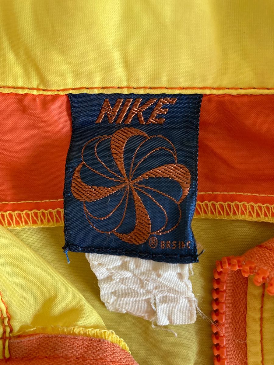 ナイキ NIKE 風車タグヴィンテージナイロンジャケット カマボコ ナイキ NIKE 風車タグヴィンテージナイロンジャケット カマボコ