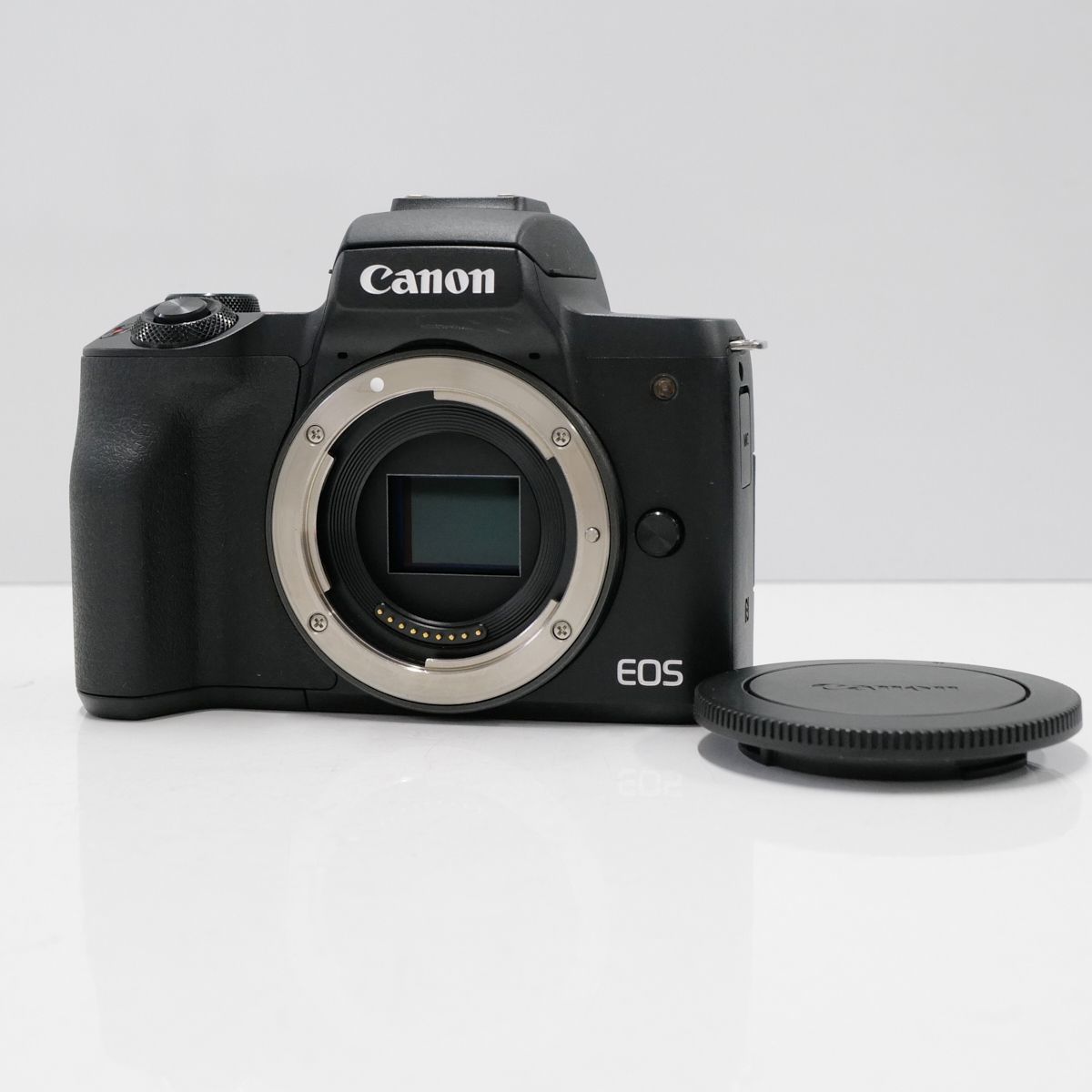 Canon EOS Kiss M ボディ USED超美品 ミラーレス一眼 本体+バッテリー APS-C Wi-Fi EVF搭載 小型 軽量 完動品 中古 CP4025