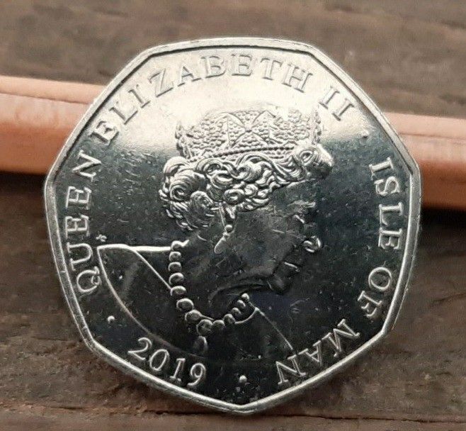 レア　マン島　エリザベス女王の50ペンスコイン2019年 ティンカーベル TINKERBELLのデザインピーターパン　JM バリー