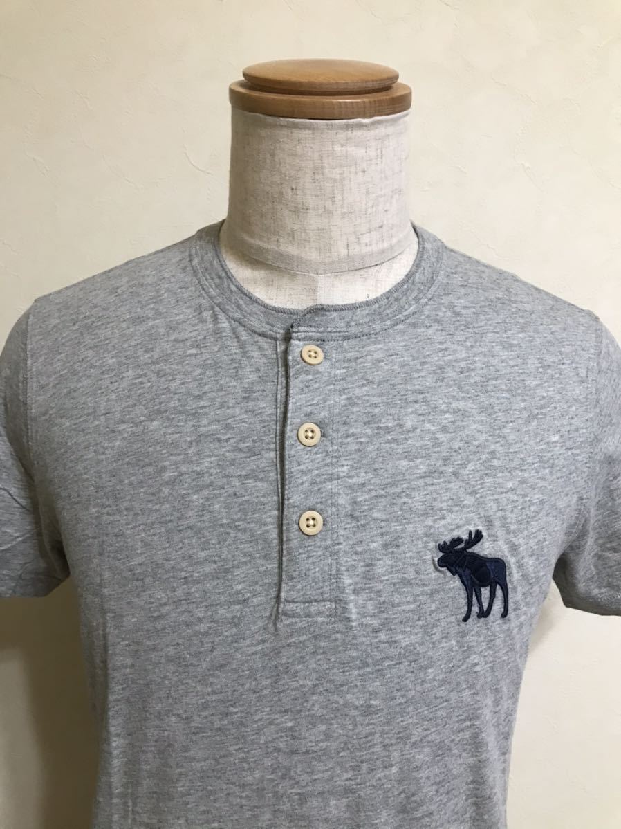 【新品】 Abercrombie & Fitch アバクロンビー&フィッチ ビッグアイコン ヘンリーネック 半袖 Tシャツ サイズS グレー 637368531_画像3