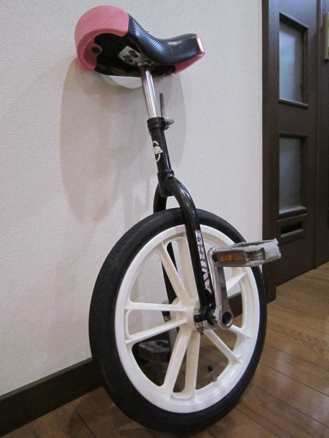 良品 使用感少 お子様のバランス感覚 運動神経アップに役立つ 一輪車 AVIGO 日本一輪車協会認定の画像7