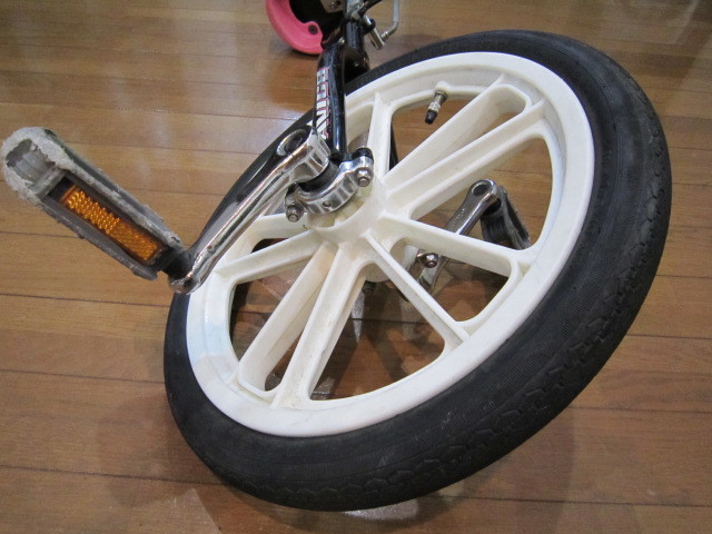 良品 使用感少 お子様のバランス感覚 運動神経アップに役立つ 一輪車 AVIGO 日本一輪車協会認定の画像4