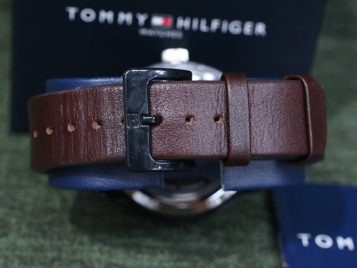 メンズ腕時計　TOMMY HILFIGER トミーヒルフィガー　レザーベルト　ブラウン　元箱付　美品_画像5