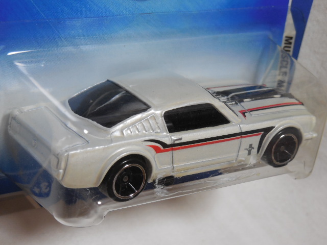 HOT WHEELS / 65 マスタング ファストバック (2009 #085/白) + 65 マスタング 2+2 ファストバック (2013 #237/グレー) 開封用２台セット_画像4