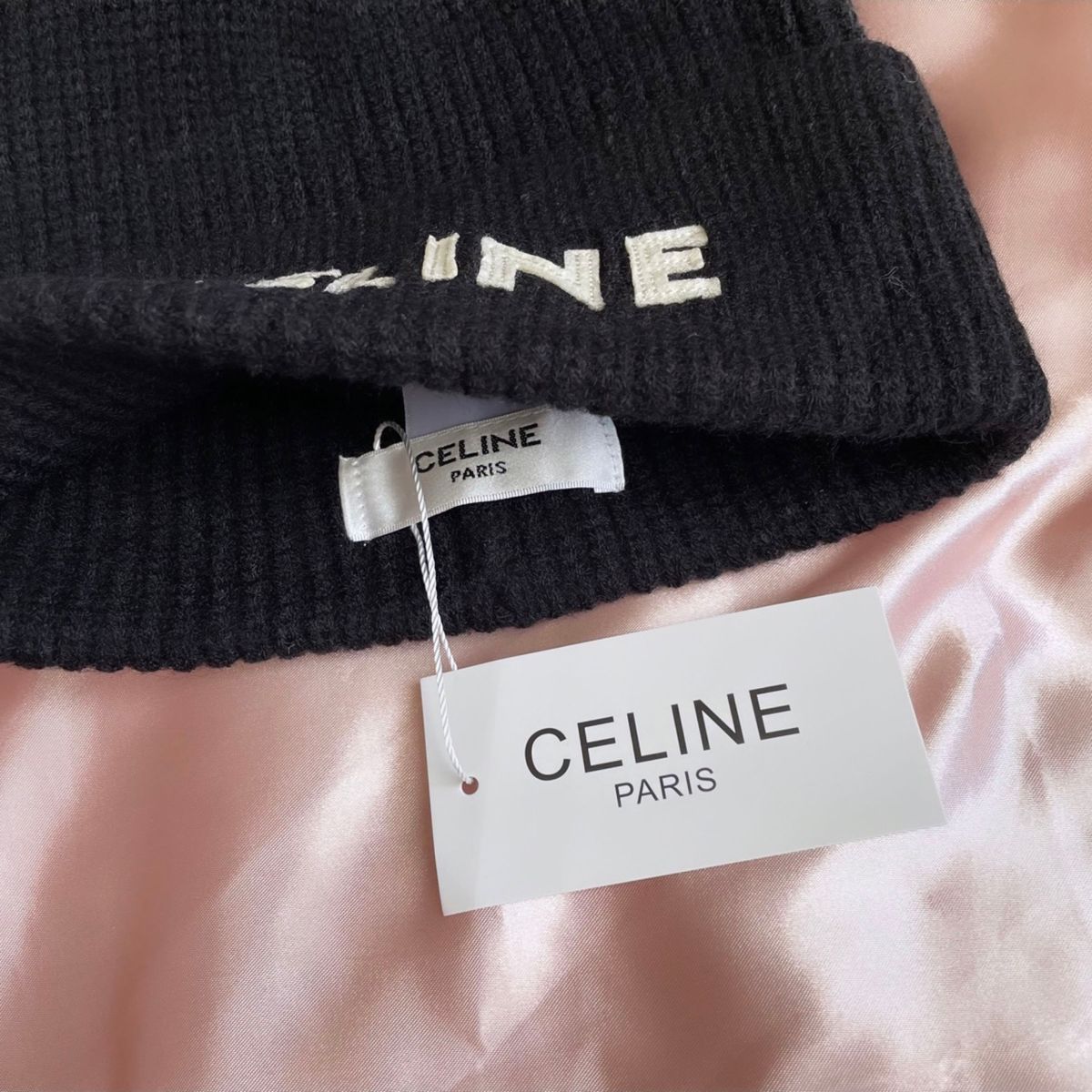 CELINE セリーヌ ニット帽 帽子 ユニセックス 新品 美品 タグ CELINE セリーヌ ニット帽 帽子 ユニセックス 新品 美品 タグ